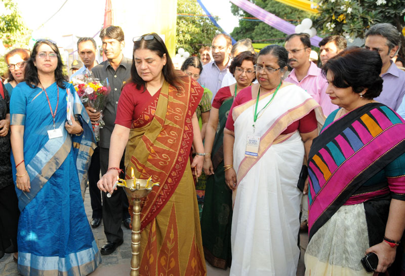 The Union Minister for Women and Child Development, Mrs. Maneka Sanjay Gandhi lighting the lamp to inaugurate the Women of India Festival-2016 of Organic Products by Women, in New Delhi on October 14, 2016. The Secretary, Ministry of Women and Child Development, Ms. Leena Nair and other dignitaries are also seen.