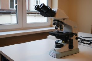 microscope-on-a-desk