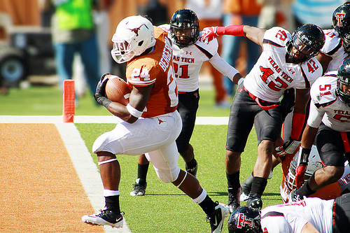 University of Texas Football Looking at Lackluster 2013 season - Ground