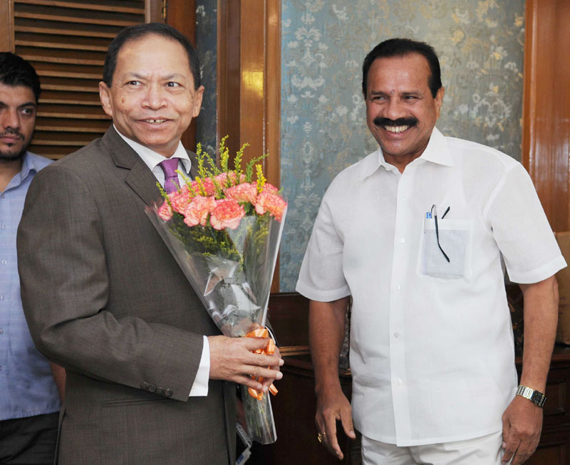The Union Minister for Law & Justice, Mr. D.V. Sadananda Gowda meeting the Chief Justice of Bangladesh, Mr. Surendra Kumar Sinha, in New Delhi on October 07, 2015.