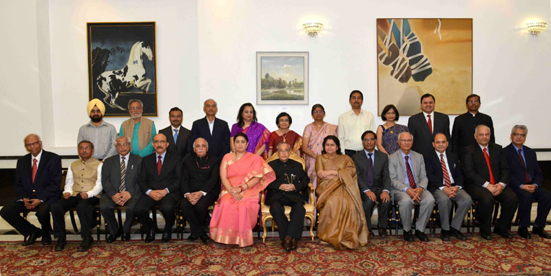 The President, Mr. Pranab Mukherjee with the awardees of the Visitor’s Award – 2016, at Rashtrapati Bhavan, in New Delhi on March 14, 2016. The Union Minister for Human Resource Development, Mrs. Smriti Irani and the Secretary, Department of Higher Education, Mr. V.S. Oberoi are also seen.