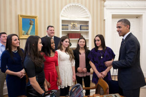 640px-Barack_Obama_with_members_of_the_2012_U.S._Olympic_gymnastics_teams