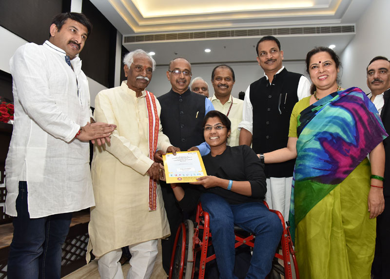 The Minister of State for Labour and Employment (Independent Charge), Mr. Bandaru Dattatreya presented the ‘Offer of Appointment’ to meritorious sportsperson recruited, in New Delhi on October 13, 2016. The Minister of State for Youth Affairs and Sports (I/C), Water Resources, River Development and Ganga Rejuvenation, Mr. Vijay Goel, the Minister of State for Skill Development & Entrepreneurship (Independent Charge) and Parliamentary Affairs, Mr. Rajiv Pratap Rudy and other dignitaries are also seen.