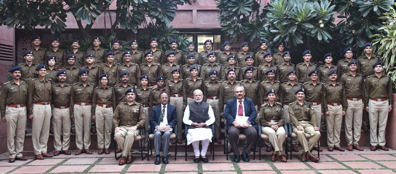 The IPS Probationers of 2015 batch, call on the Prime Minister, Mr. Narendra Modi, in New Delhi on November 17, 2016.